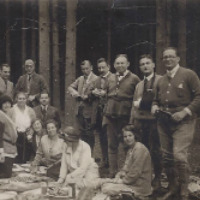 Carl Hess mit Freunden 200 200