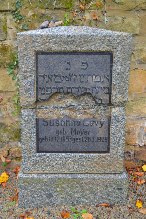 JF Bollendorf Grabstein wb 500